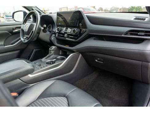 Used 2023 Toyota Highlander XSE image 13