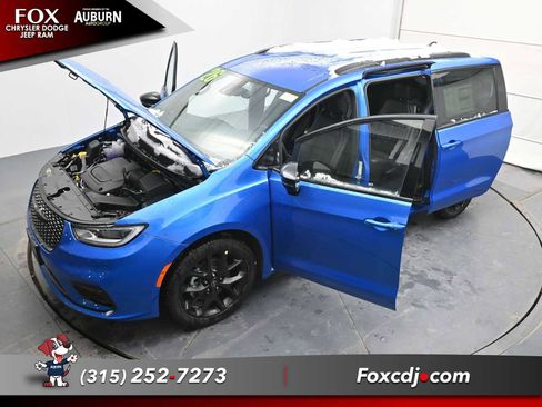 New 2026 Chrysler Pacifica Select w/ S Appearance Package image 33