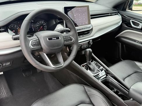 Used 2025 Jeep Compass Limited AWD/4WD image 11