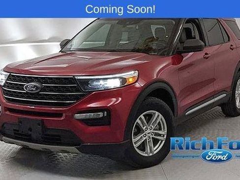 Certified 2022 Ford Explorer XLT w/ Equipment Group 202A image 6