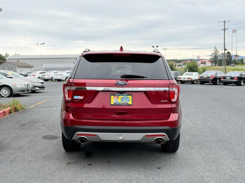 Used 2017 Ford Explorer XLT w/ Equipment Group 202A AWD/4WD image 6
