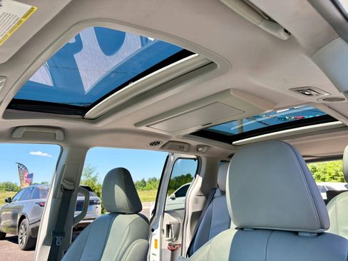 Used 2013 Toyota Sienna Limited w/ Premium Pkg FWD image 16