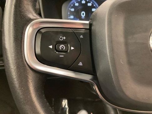 Used 2019 Volvo XC40 T5 Momentum AWD/4WD image 30