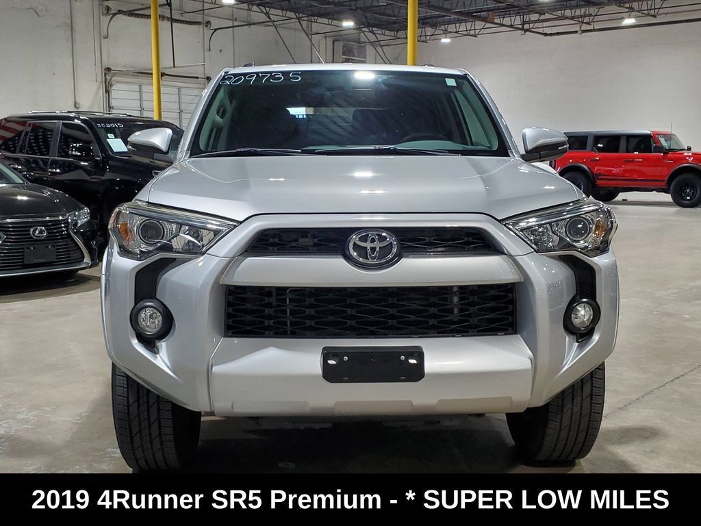 Used 2019 Toyota 4Runner SR5 Premium RWD image 2