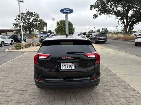 Used 2022 GMC Terrain SLE w/ Driver Convenience Package FWD image 4