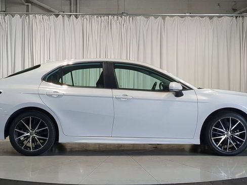 Used 2023 Toyota Camry SE FWD image 11