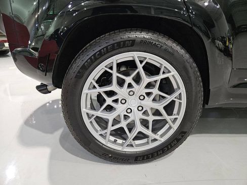 Used 2024 Land Rover Defender 110 V8 image 60