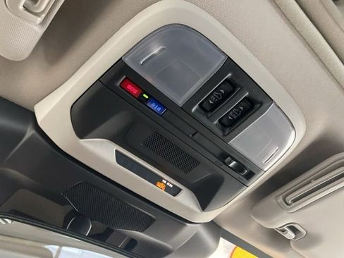 Used 2025 Subaru Crosstrek 2.0i Premium image 19