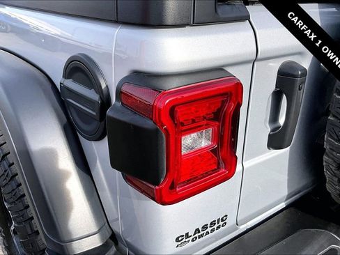 Used 2023 Jeep Wrangler Rubicon w/ Steel Bumper Group image 22