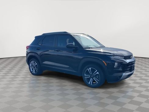 Used 2023 Chevrolet TrailBlazer LT image 2