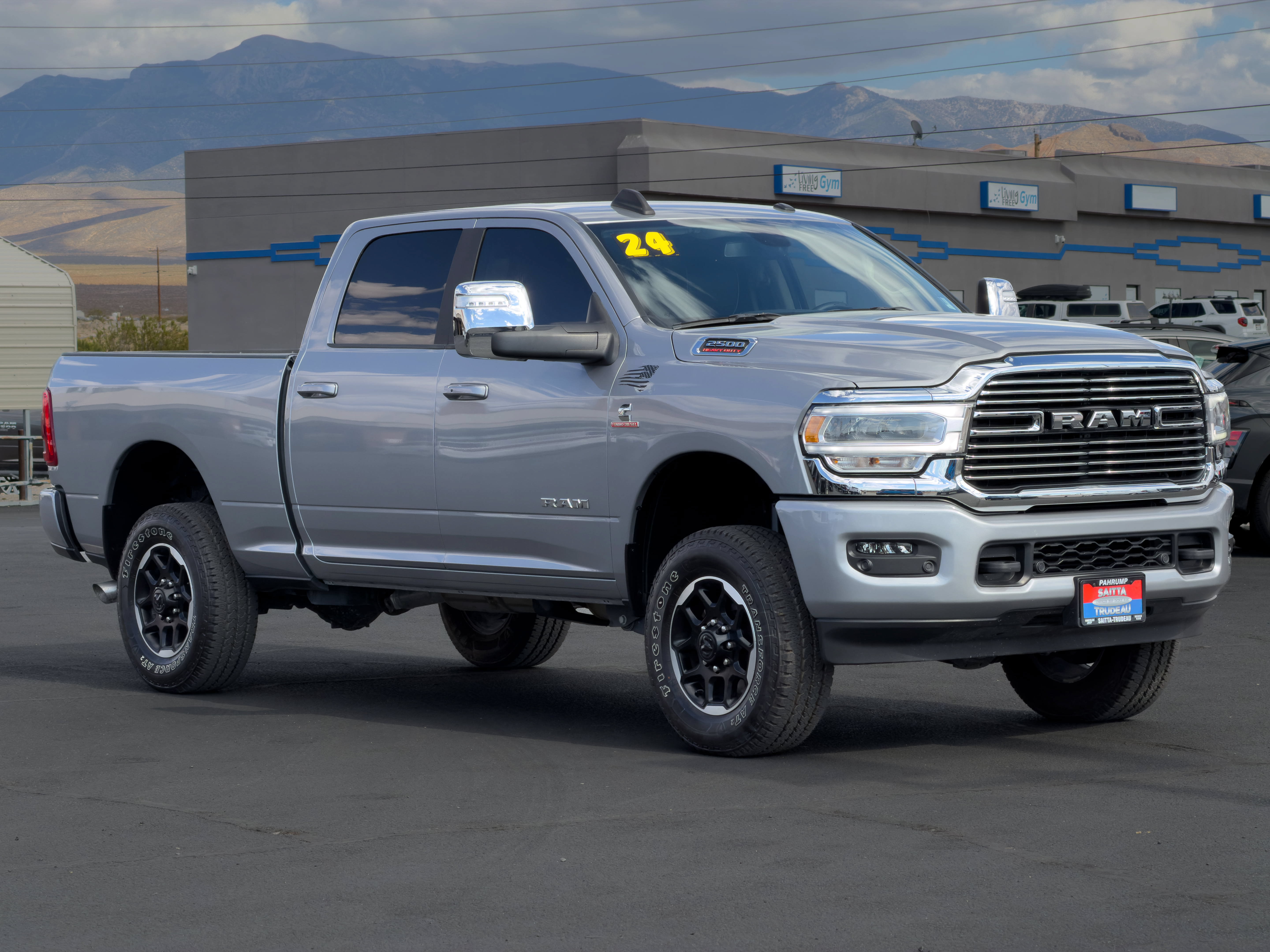 Used 2024 RAM 2500 Laramie AWD/4WD image 7