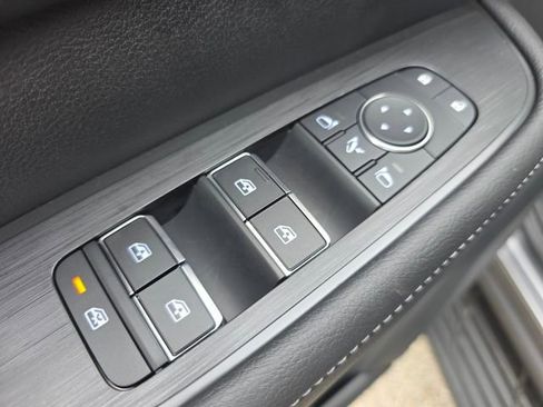 New 2025 Nissan Armada SL w/ Captain's Chari Seat Package image 15