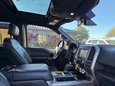 Used 2017 Ford F150 Platinum w/ Equipment Group 701A Luxury image 11