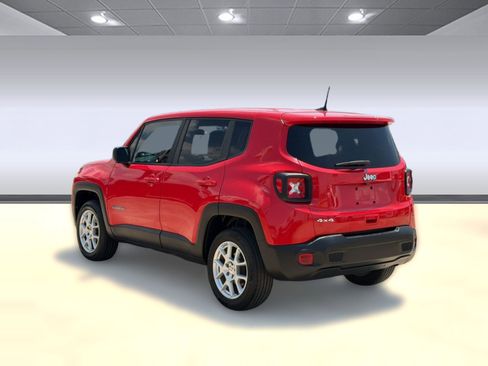 Used 2023 Jeep Renegade Latitude AWD/4WD image 3