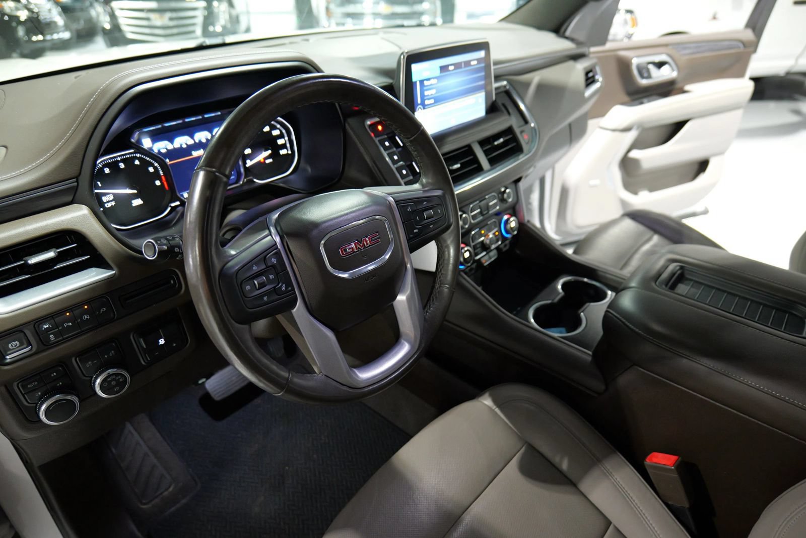 Used 2021 GMC Yukon XL SLT w/ SLT Luxury Plus Package AWD/4WD image 18