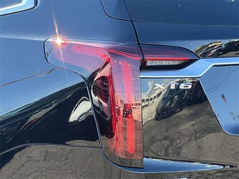 Used 2023 Cadillac XT6 Premium Luxury image 10