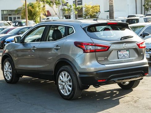 Used 2020 Nissan Rogue Sport SV w/ Technology Package FWD image 4