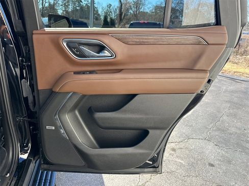 Used 2021 Chevrolet Tahoe High Country w/ Premium Package image 17