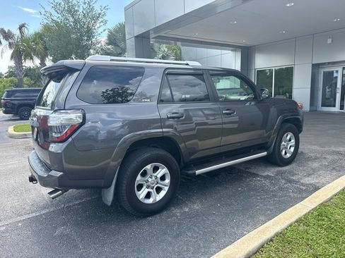 Used 2016 Toyota 4Runner SR5 AWD/4WD image 3