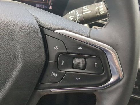 Used 2025 Chevrolet Trax LT w/ LT Convenience Package FWD image 25