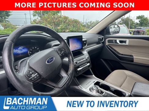 Used 2020 Ford Explorer XLT w/ Equipment Group 202A AWD/4WD image 12