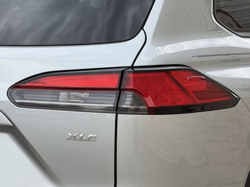 Used 2022 Toyota Corolla Cross XLE w/ Convenience Package FWD image 10