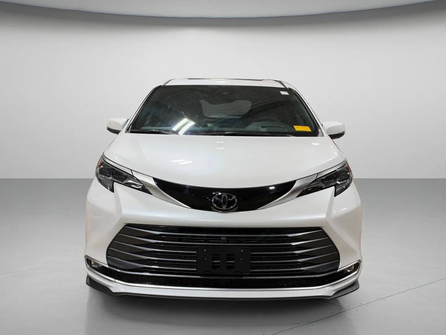 Used 2026 Toyota Sienna Platinum AWD/4WD image 9