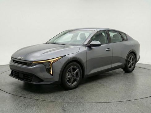 Used 2025 Kia K4 FWD image 3