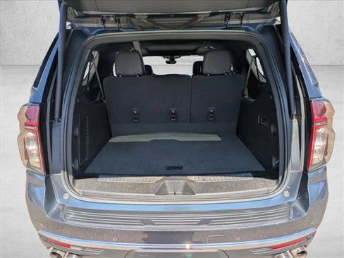 Used 2021 Chevrolet Suburban Premier w/ Premium Package AWD/4WD image 6