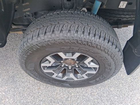 Used 2021 Toyota Tacoma TRD Off-Road AWD/4WD image 9
