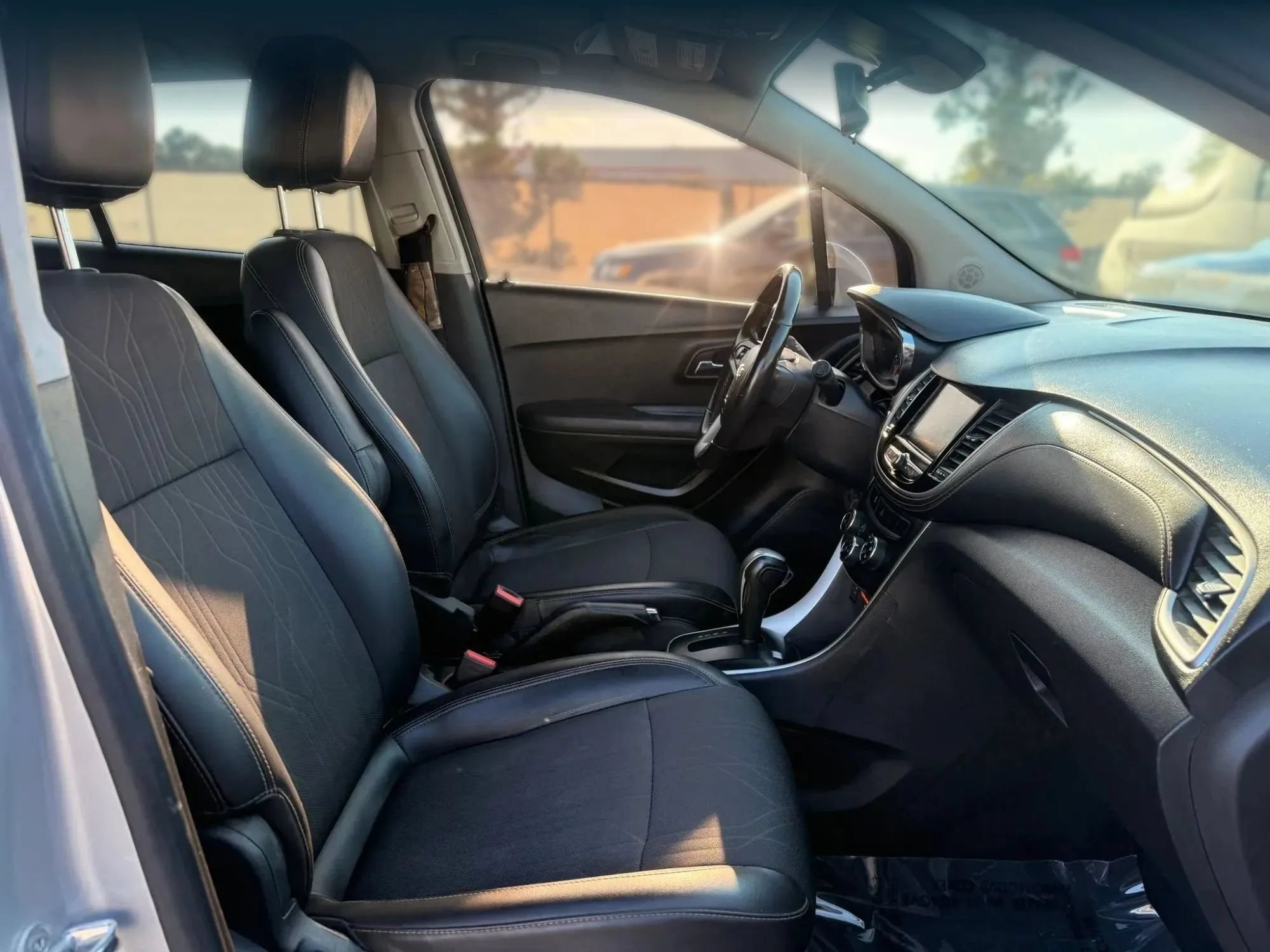 Used 2019 Chevrolet Trax LT w/ LT Convenience Package AWD/4WD image 18