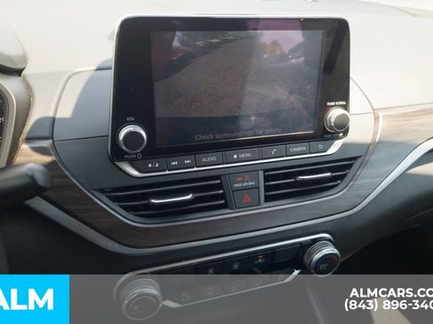 Used 2024 Nissan Altima 2.5 SV FWD image 8