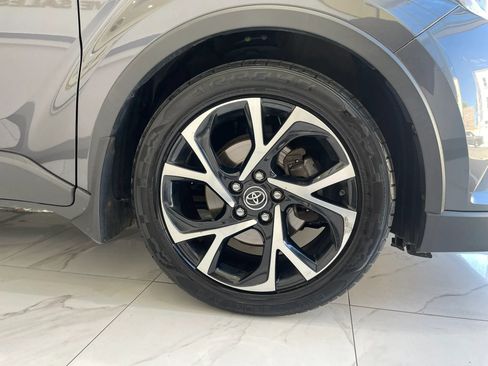 Used 2018 Toyota C-HR XLE FWD image 29