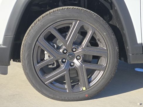 New 2026 Jeep Compass Latitude AWD/4WD image 8