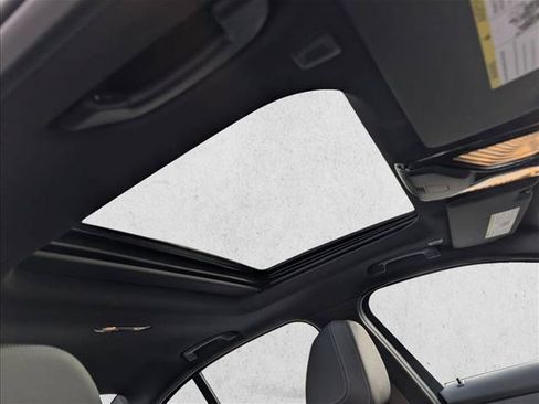 Used 2025 BMW 330i Sedan w/ Premium Package RWD image 17