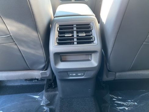 New 2026 Volkswagen Tiguan SE image 24