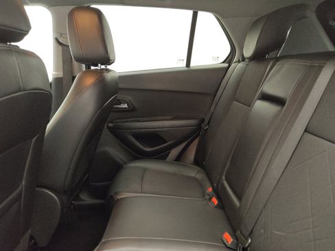 Used 2021 Chevrolet Trax LT w/ LT Convenience Package FWD image 18