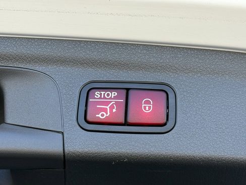 Used 2020 Mercedes-Benz GLE 350 4MATIC w/ Premium Package image 18