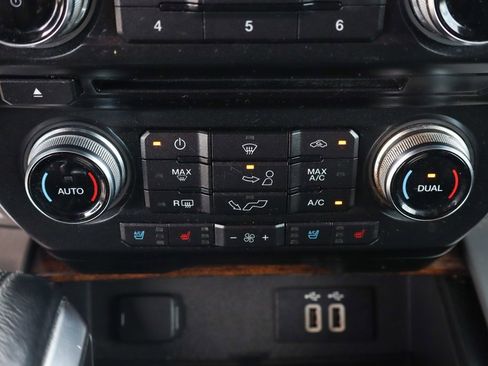 Used 2016 Ford F150 Platinum w/ Equipment Group 701A Luxury image 39