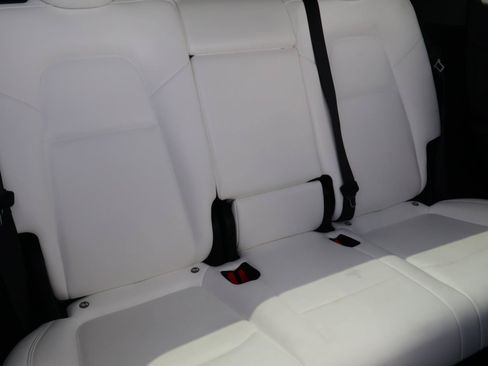 Used 2024 Tesla Model Y Long Range AWD/4WD image 17