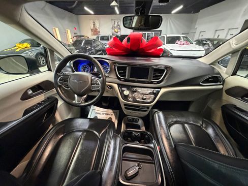 Used 2021 Chrysler Voyager Lxi image 25