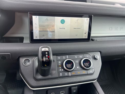 Used 2020 Land Rover Defender 110 SE image 18