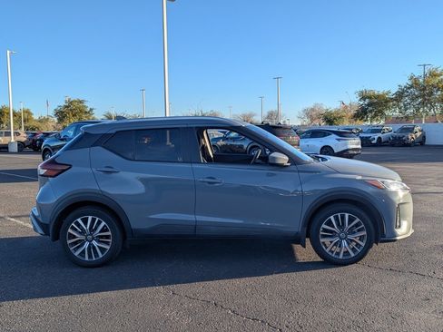 Used 2021 Nissan Kicks SV image 7