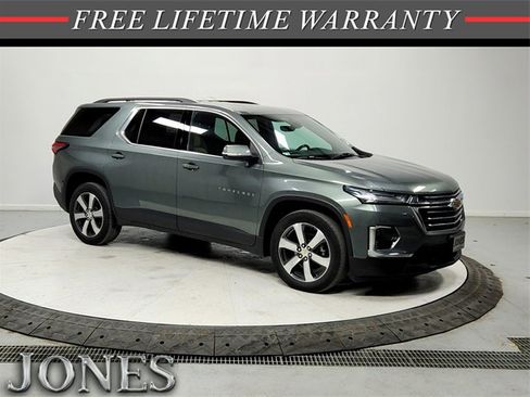 Used 2023 Chevrolet Traverse LT w/ LT Premium Package image 1