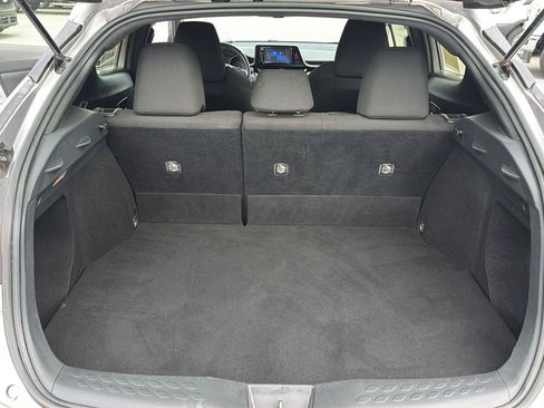 Used 2018 Toyota C-HR XLE FWD image 32