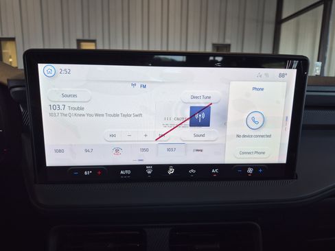 New 2025 Ford Maverick XL image 31