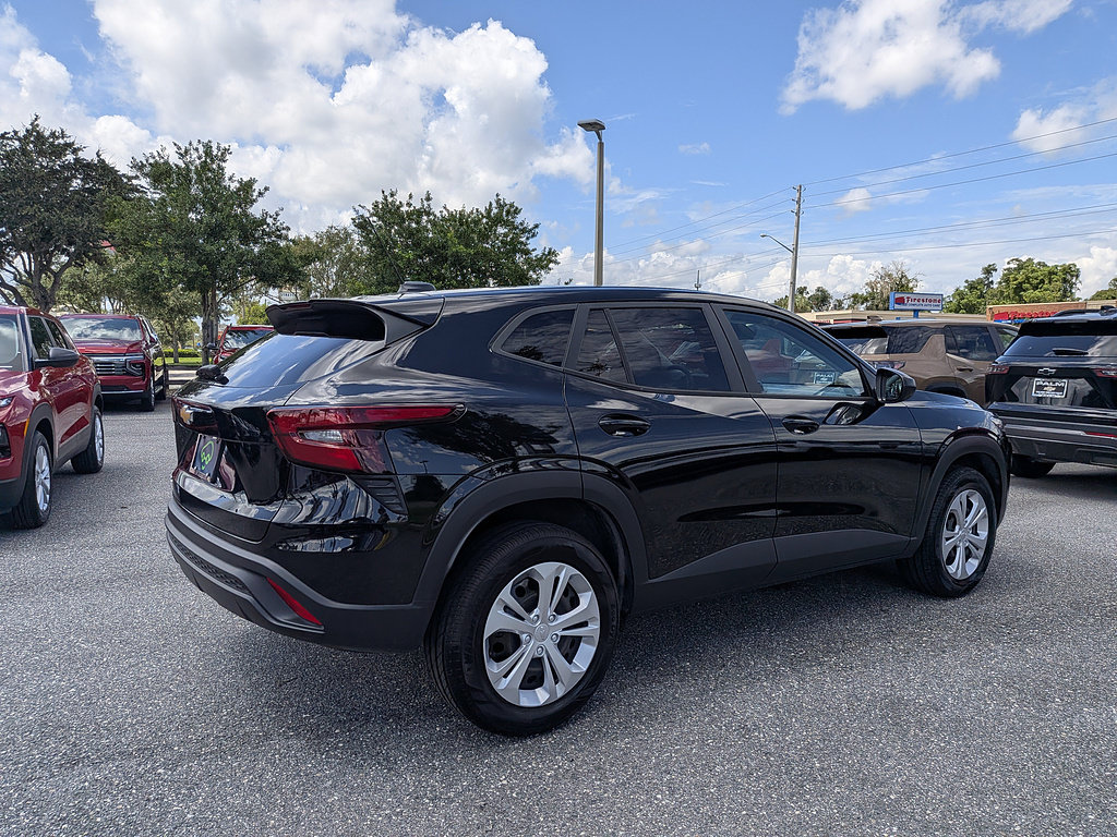 Certified 2024 Chevrolet Trax LS w/ Driver Confidence Package FWD image 3