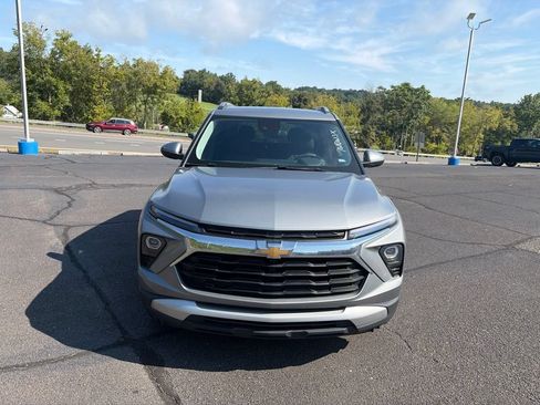 Used 2025 Chevrolet TrailBlazer LT AWD/4WD image 3