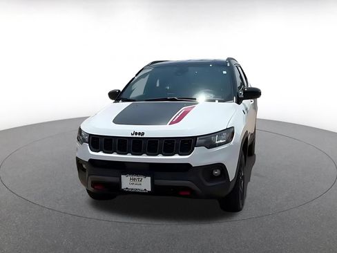 Used 2025 Jeep Compass Trailhawk AWD/4WD image 4