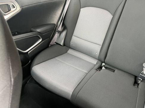 Used 2025 Kia Soul LX w/ LX Technology Package FWD image 38